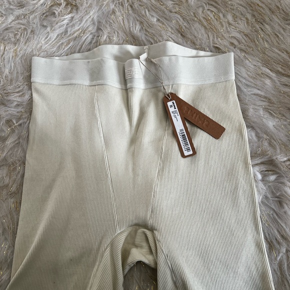 Skims Lounge Set - Picture 4 of 6